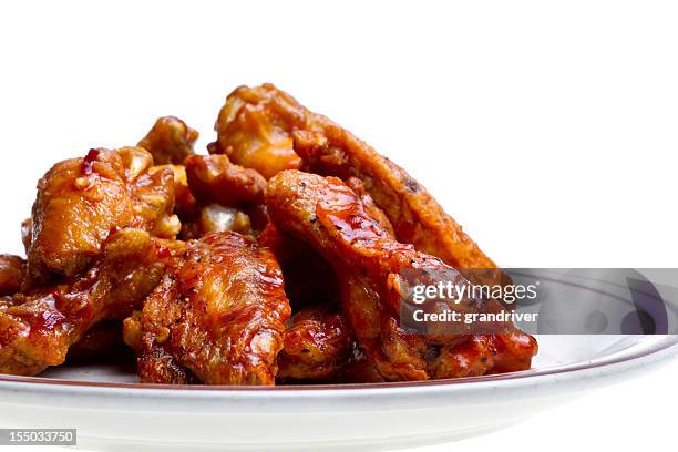 chicken wings, isoliert auf weiss - chicken wings stock-fotos und bilder