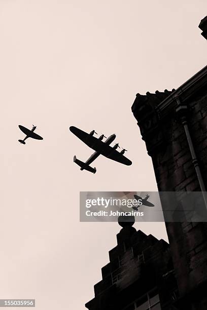 battle of britain. - luchtaanval stockfoto's en -beelden