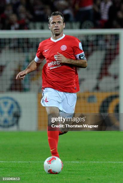 Nikolce Noveski of Mainz runs with the ball during the DFB Cup second round match between FSV Mainz 05 and FC Erzgebirge Aue at Coface Arena on...