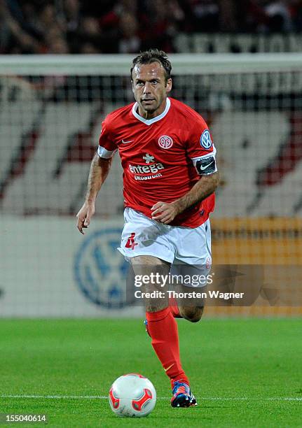 Nikolce Noveski of Mainz runs with the ball during the DFB Cup second round match between FSV Mainz 05 and FC Erzgebirge Aue at Coface Arena on...