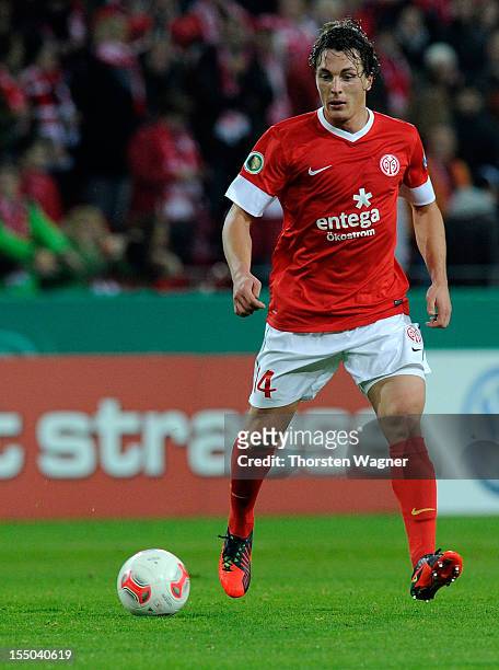 Julian Baumgartlinger of Mainz runs with the ball during the DFB Cup second round match between FSV Mainz 05 and FC Erzgebirge Aue at Coface Arena on...