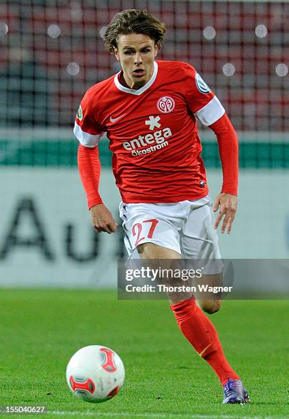 Julian Baumgartlinger of Mainz runs with the ball during the DFB Cup second round match between FSV Mainz 05 and FC Erzgebirge Aue at Coface Arena on...