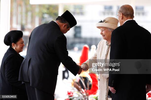 Britain's Queen Elizabeth II greets Indonesia's President Susilo Bambang Yudhoyono as the Prince Philip, Duke of Edinburgh and Ani Bambang Yudhoyono...