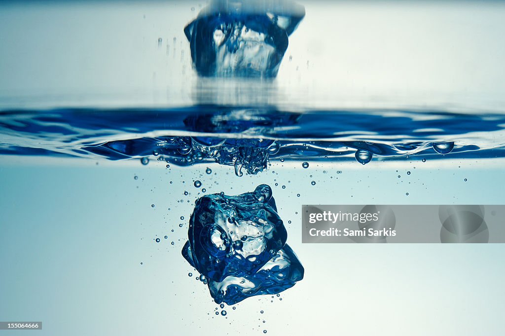 Droplet forming bubbles, underwater view