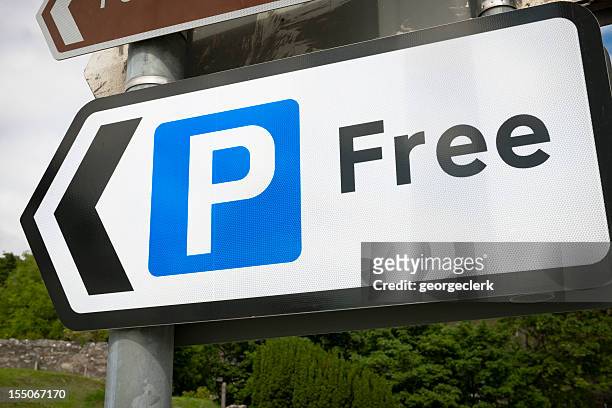 free parking sign - free and parking stockfoto's en -beelden