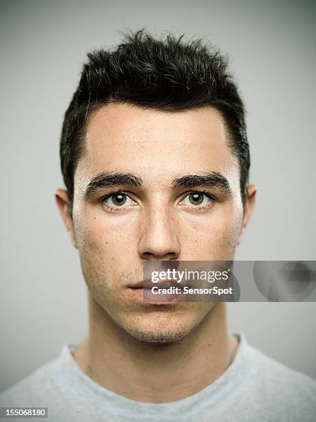 real guy - visage sans expression photos et images de collection