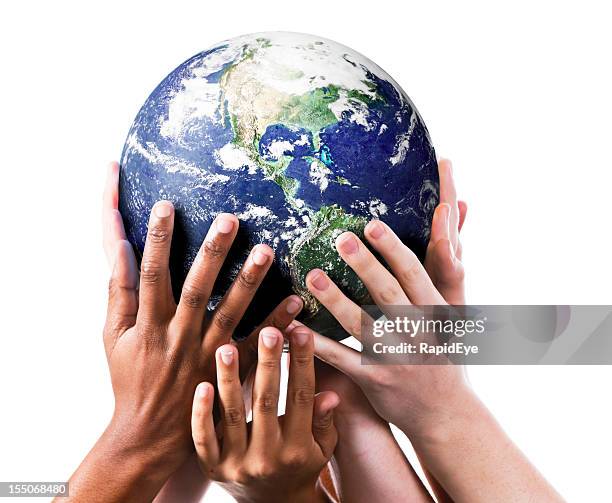 muitos ambientalmente consciente as mãos cuidadosamente apoiar a terra. - holding globe imagens e fotografias de stock