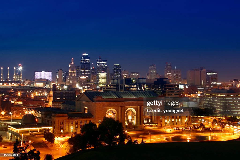 Cityscape of Kansas City illuminated at night