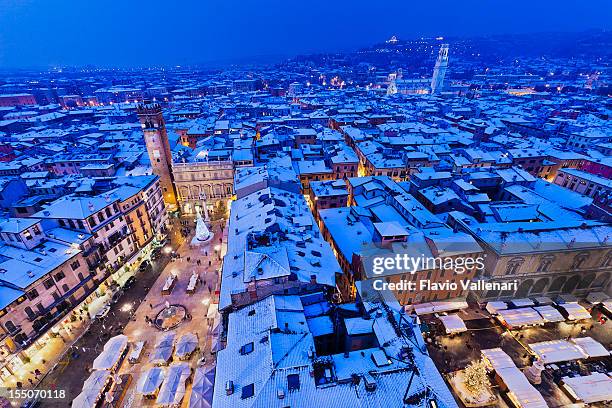 wunderschöne aussicht auf verona - verona italy stock-fotos und bilder