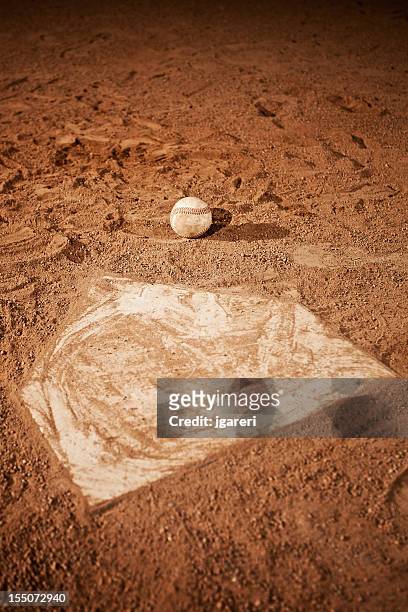 baseball at home plate - home base photos et images de collection