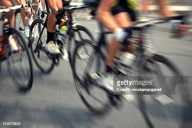 professional cycling race - wielrennerskleren stockfoto's en -beelden