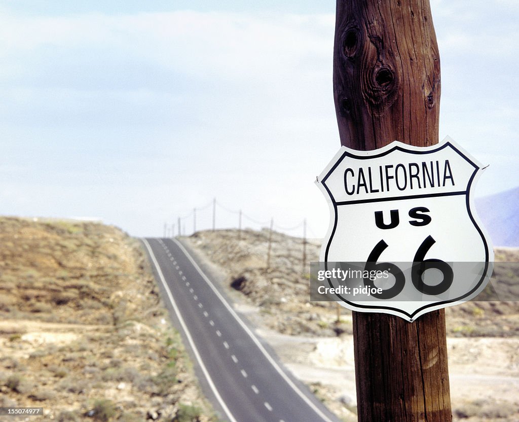 Route 66 Schild auf hölzernen pole