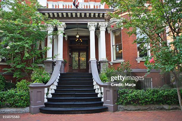 elegante eintritt in ein historisches herrenhaus-savannah, georgia - savannah stock-fotos und bilder