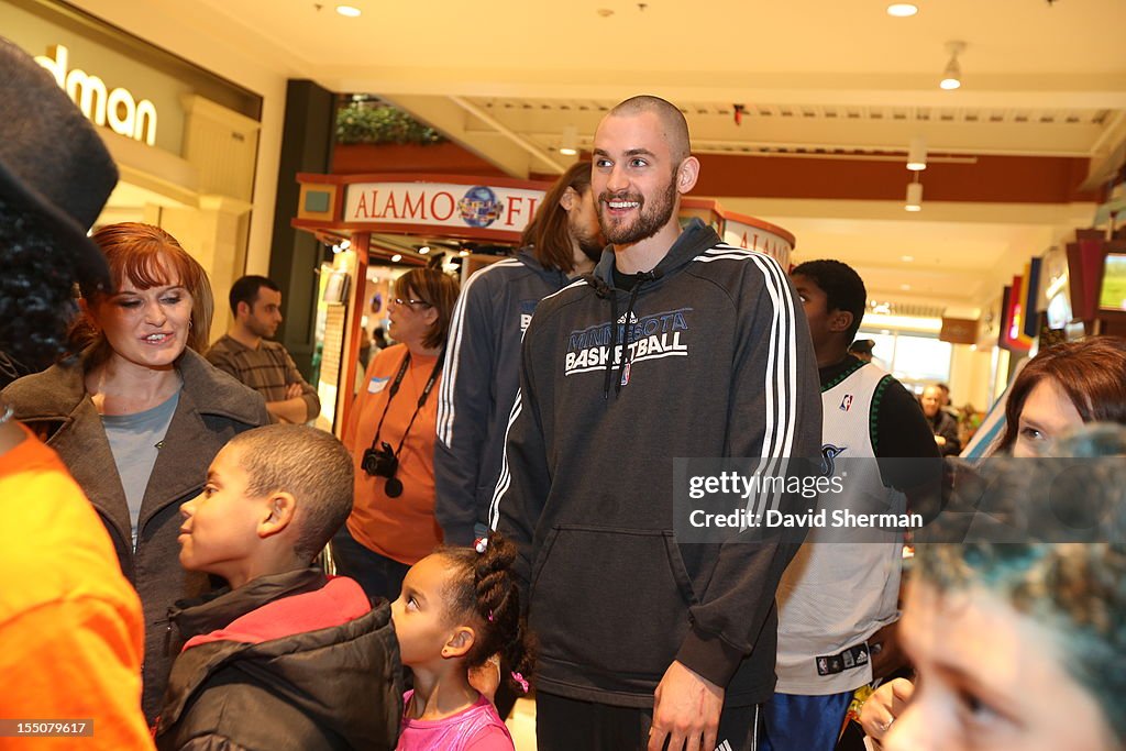 Kevin Love and Lou Amundson Trick or Treat with Hope Kids