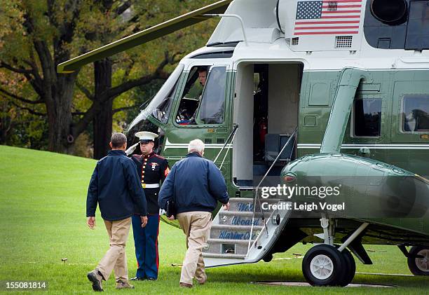 Administrator Craig Fugate and President Barack Obama walk toward Marine One where they will depart the White House to tour disaster-striken New...