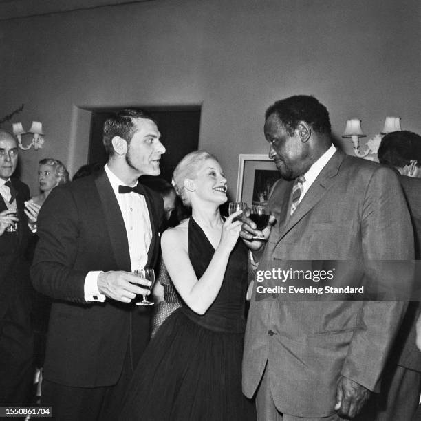 Actors Sam Wanamaker , Mary Ure and Paul Robeson , who co-star in a production of Shakespeare's 'Othello' at the Stratford Memorial Theatre, attend a...