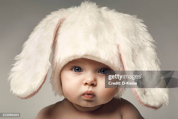 baby - easter hats stockfoto's en -beelden