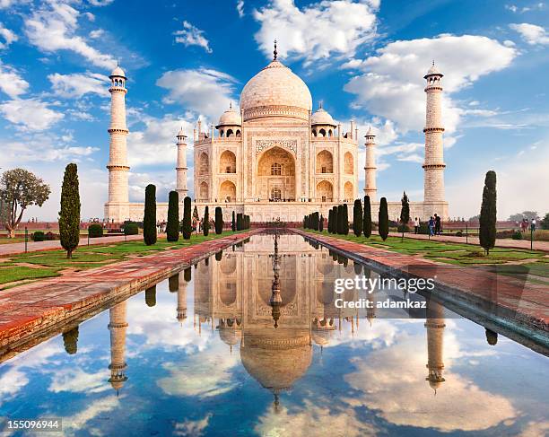 taj mahal bei sonnenaufgang - tadsch mahal stock-fotos und bilder