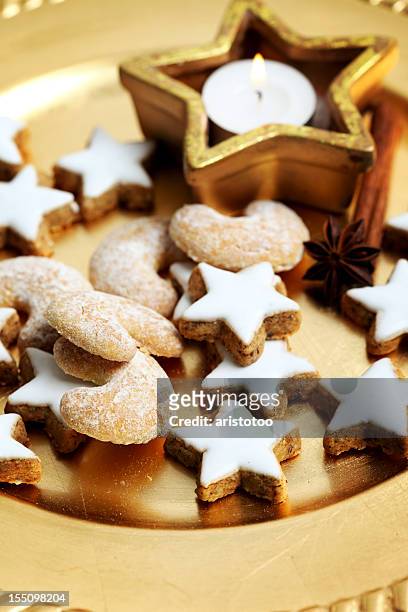zimtsterne / cinnamon star cookies, vanille kipferln on gold plate - vanille kipferl stock pictures, royalty-free photos & images