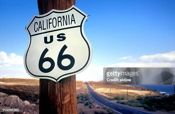california route 66 segno stradale su palo di legno - route 66 foto e immagini stock