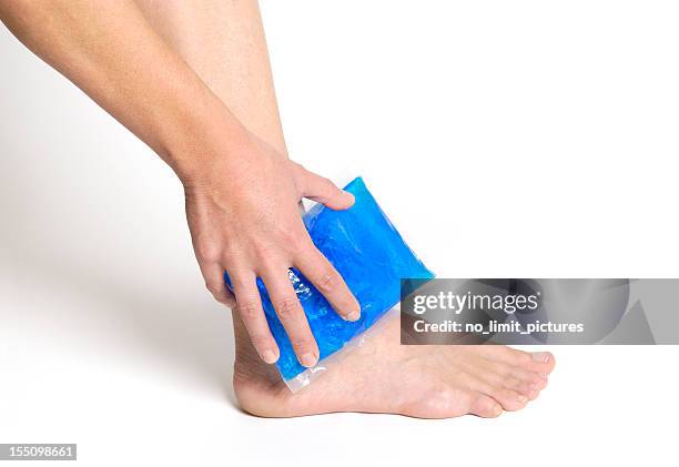 gel pack on ankle - ice pack stock pictures, royalty-free photos & images