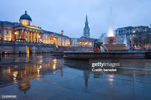 london england uk trafalgar square with the national gallery - national gallery stockfoto's en -beelden