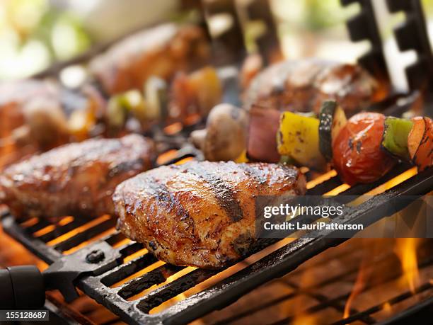 bbq chicken - chicken thigh stockfoto's en -beelden