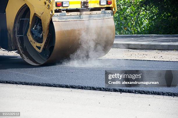 asphalt paving - wals stockfoto's en -beelden