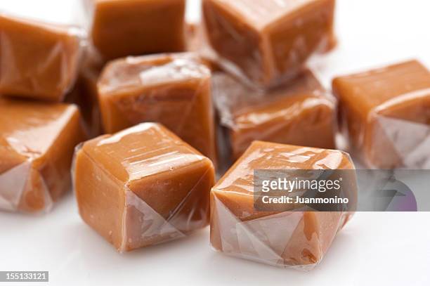 karamell bonbons - karamell stock-fotos und bilder