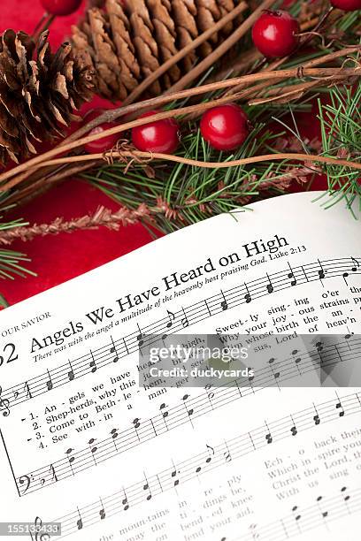 navidad de misal angels hemos escuchado en el - libro-de-himnos fotografías e imágenes de stock