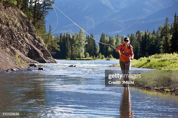 pesca con la mosca - fly fishing foto e immagini stock