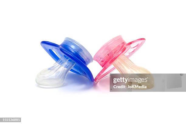 de-rosa e azul pacifiers - chupeta imagens e fotografias de stock