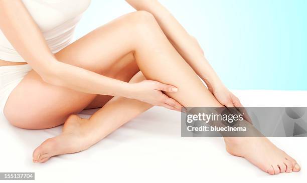 スリムな女性 - long skinny legs ストックフォトと画像