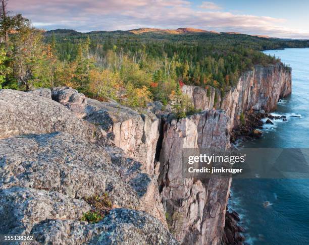 minnesota "north shore" am lake superior entfernt. - minnesota stock-fotos und bilder