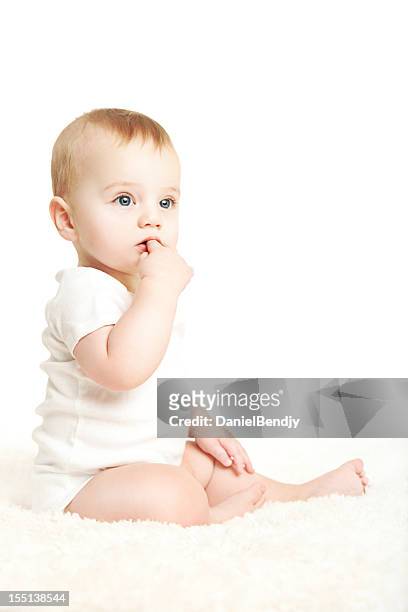 ritratto di bambino - soltanto un neonato maschio foto e immagini stock