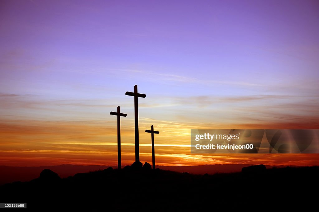 De las tres cruces en puesta
