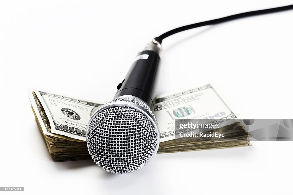 Microfone Moeda Money Talks Microphone On Bundle Of Us Dollars High-Res Stock Photo ...