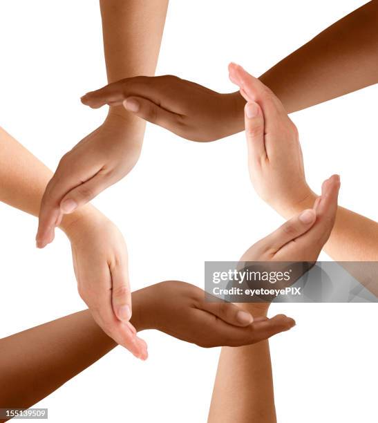 diversificación de las manos en la comunidad - hands circle fotografías e imágenes de stock