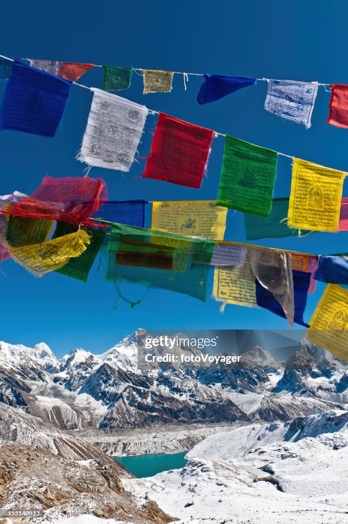 Mont Everest, le sommet de la montagne de neige coloré de la prière flags Himalaya, Népal