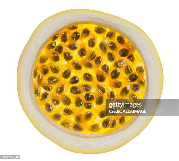 passion fruit - passievrucht stockfoto's en -beelden