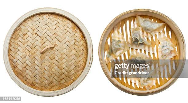 chinese dumpling dim sum in bamboo steamer - chinese dumpling stock pictures, royalty-free photos & images