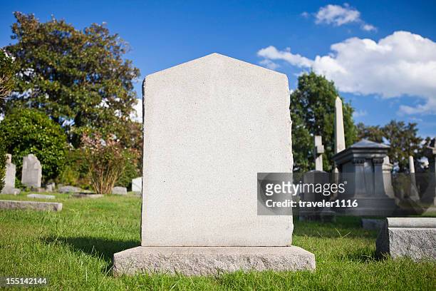 blank tombstone - blank gravestone stockfoto's en -beelden