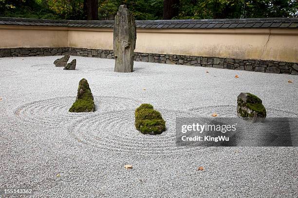 japanese garden - oriental garden stockfoto's en -beelden