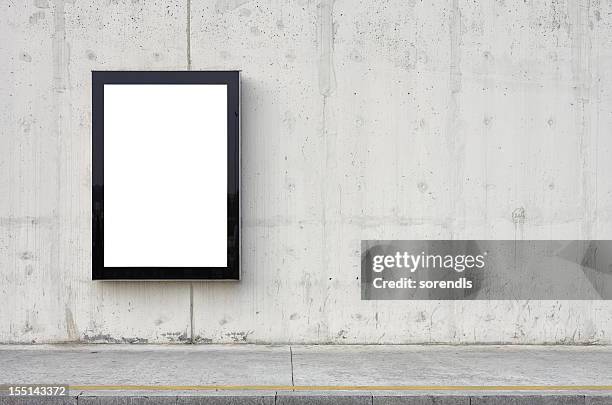 outdoor em branco na parede. - advertising sign imagens e fotografias de stock