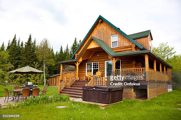 chalé de madeira log casa de log cabin - cabana de madeira imagens e fotografias de stock