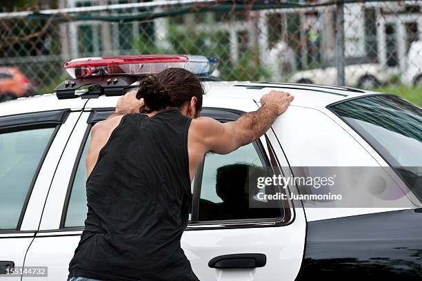 arrêté - us hispanic gangs photos et images de collection