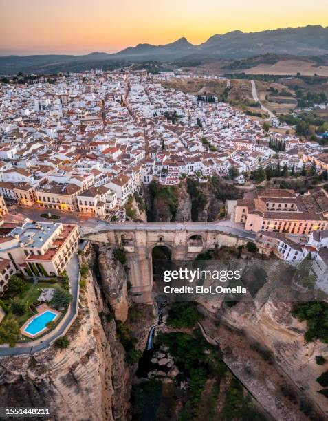 ronda españa desde arriba al amanecer - ronda fotografías e imágenes de stock