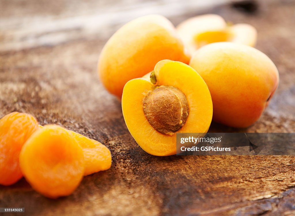 Organic fresh and dried apricots