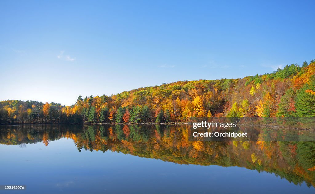 Fall Reflection Autumn Foliage Reflections High-Res Stock Photo - Getty Images