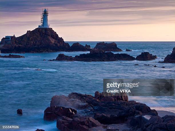 corbiere lighthouse, jersey, channel islands - leuchtturm la corbiere lighthouse stock-fotos und bilder
